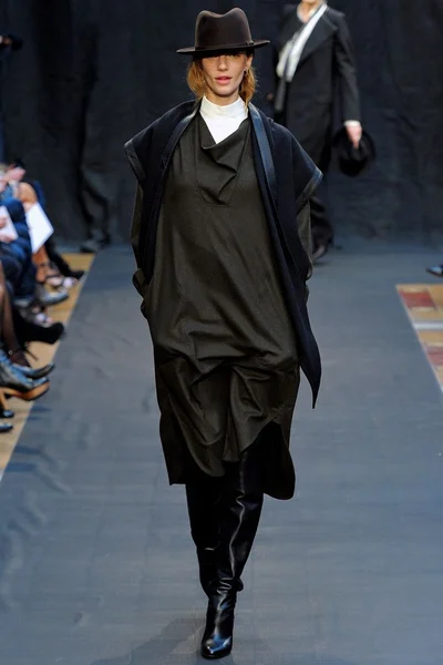 Look 18